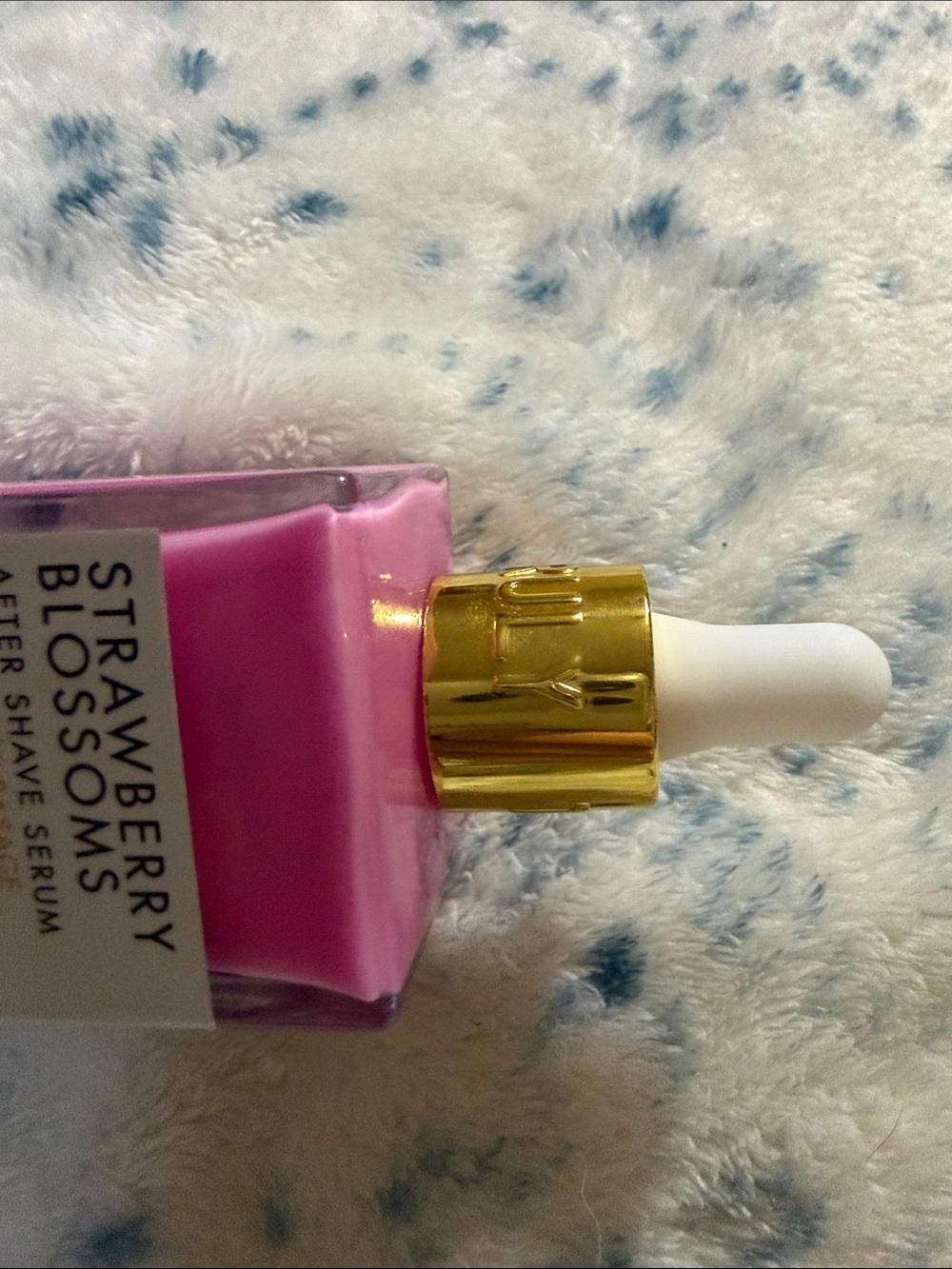 TRULY Strawberry Blossoms After Shave Serum - Pink & Gold Accents - Picture 4 of 5